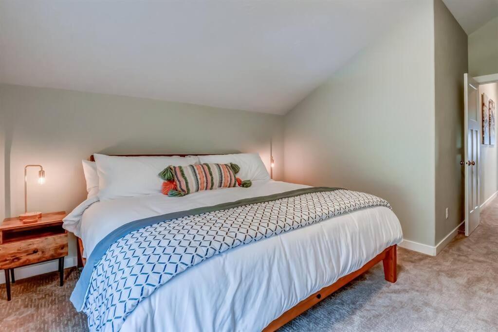 דיפו ביי New Tri-Level Home With Ocean View And 3 En-Suite Bedrooms! מראה חיצוני תמונה