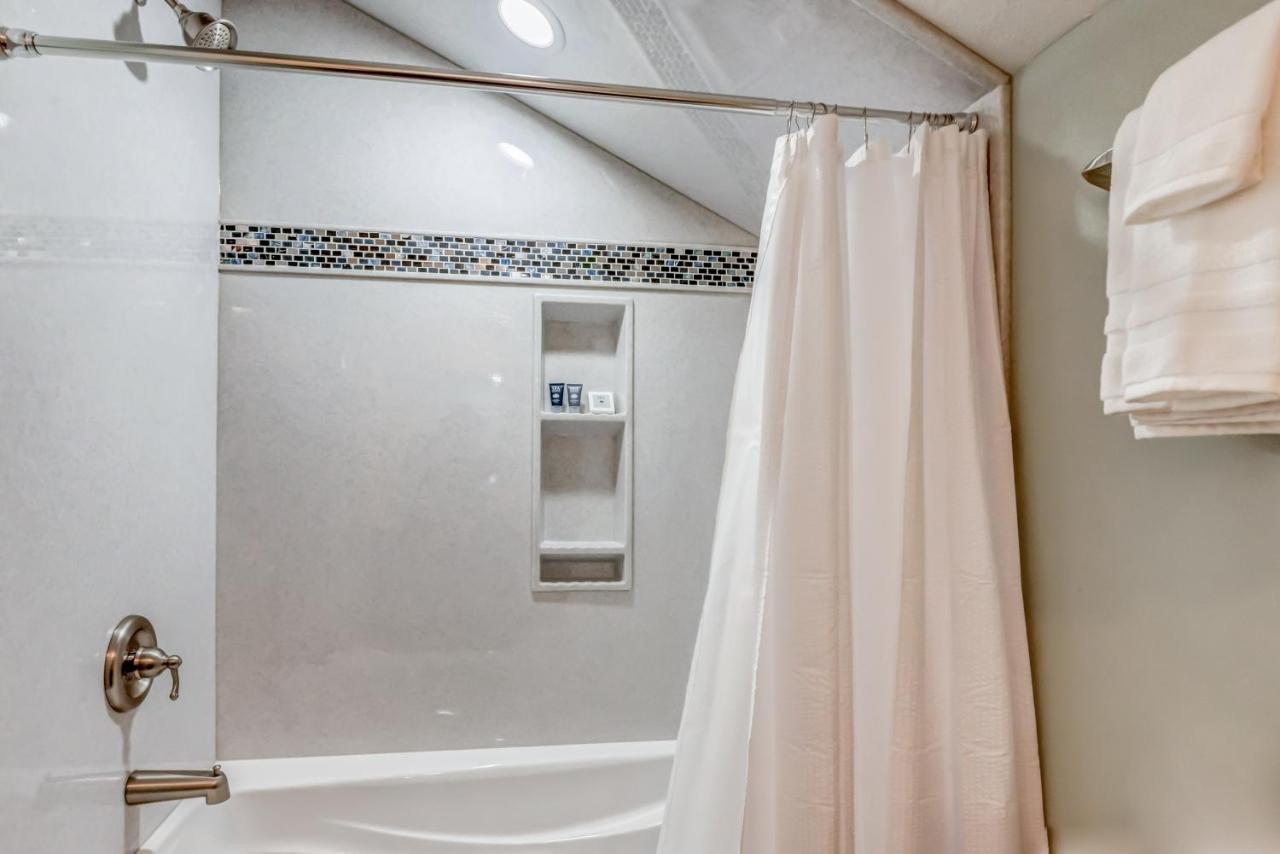 דיפו ביי New Tri-Level Home With Ocean View And 3 En-Suite Bedrooms! מראה חיצוני תמונה