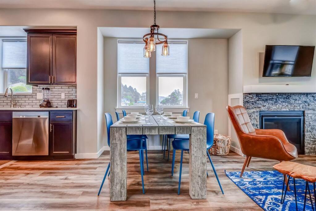 דיפו ביי New Tri-Level Home With Ocean View And 3 En-Suite Bedrooms! מראה חיצוני תמונה