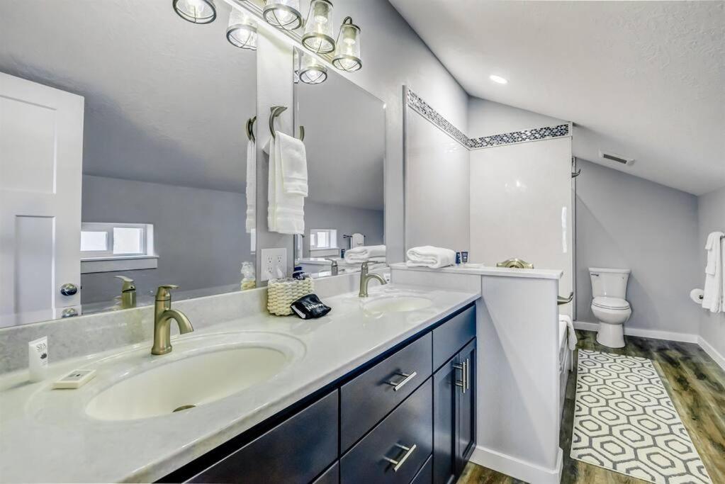 דיפו ביי New Tri-Level Home With Ocean View And 3 En-Suite Bedrooms! מראה חיצוני תמונה